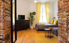 Shabby Chic Apartment +Freshly Furnished&Renovated